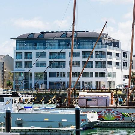 Modern Apartment In Gisborne Cbd Exterior photo