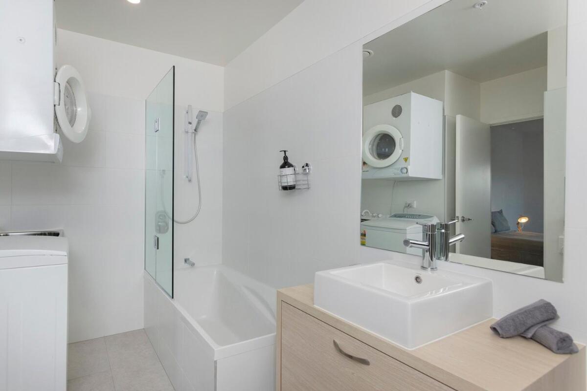 Modern Apartment In Gisborne Cbd Exterior photo
