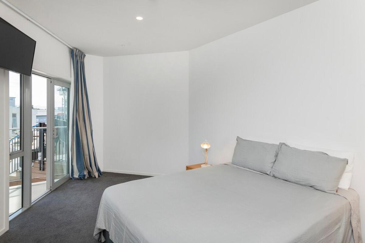 Modern Apartment In Gisborne Cbd Exterior photo